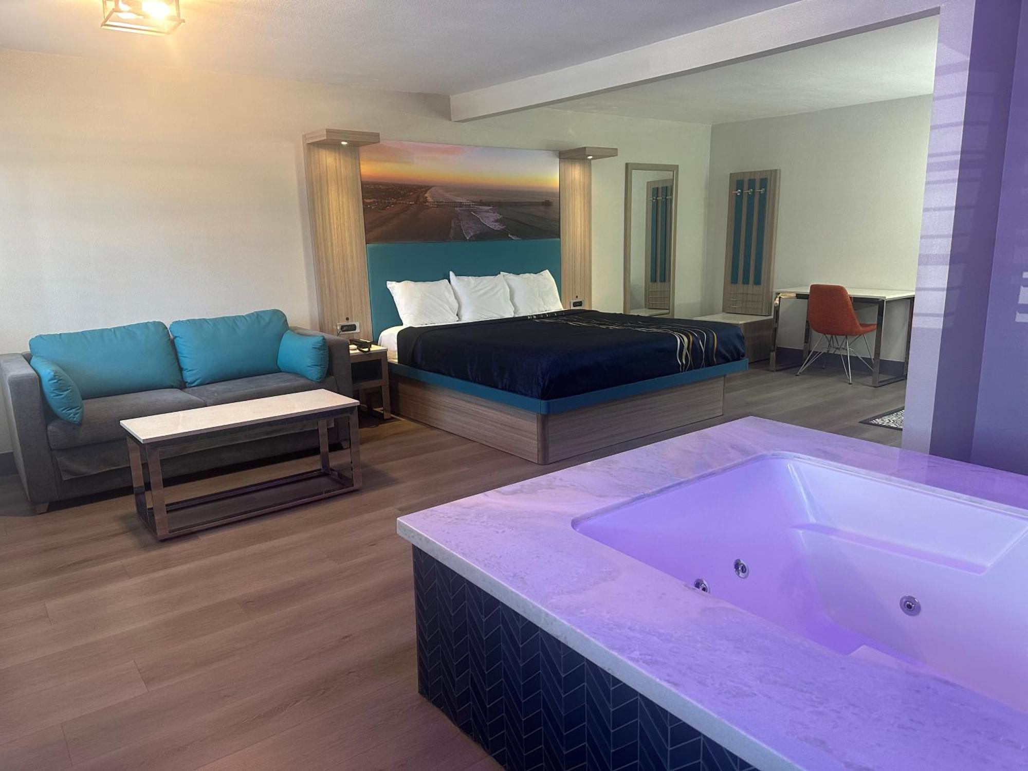 Hotel Super 8 By Wyndham Oceanside Downtown Zewnętrze zdjęcie