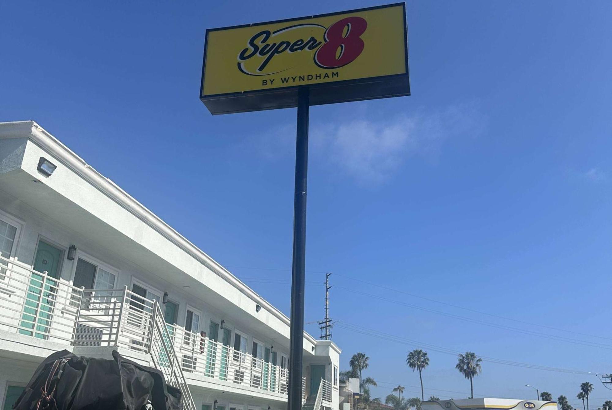 Hotel Super 8 By Wyndham Oceanside Downtown Zewnętrze zdjęcie