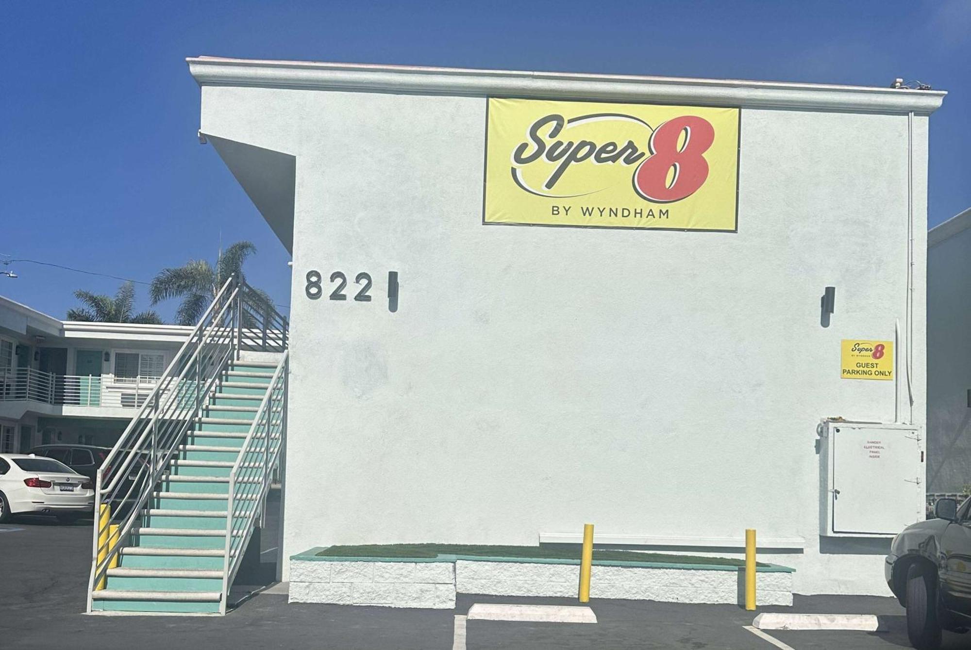 Hotel Super 8 By Wyndham Oceanside Downtown Zewnętrze zdjęcie