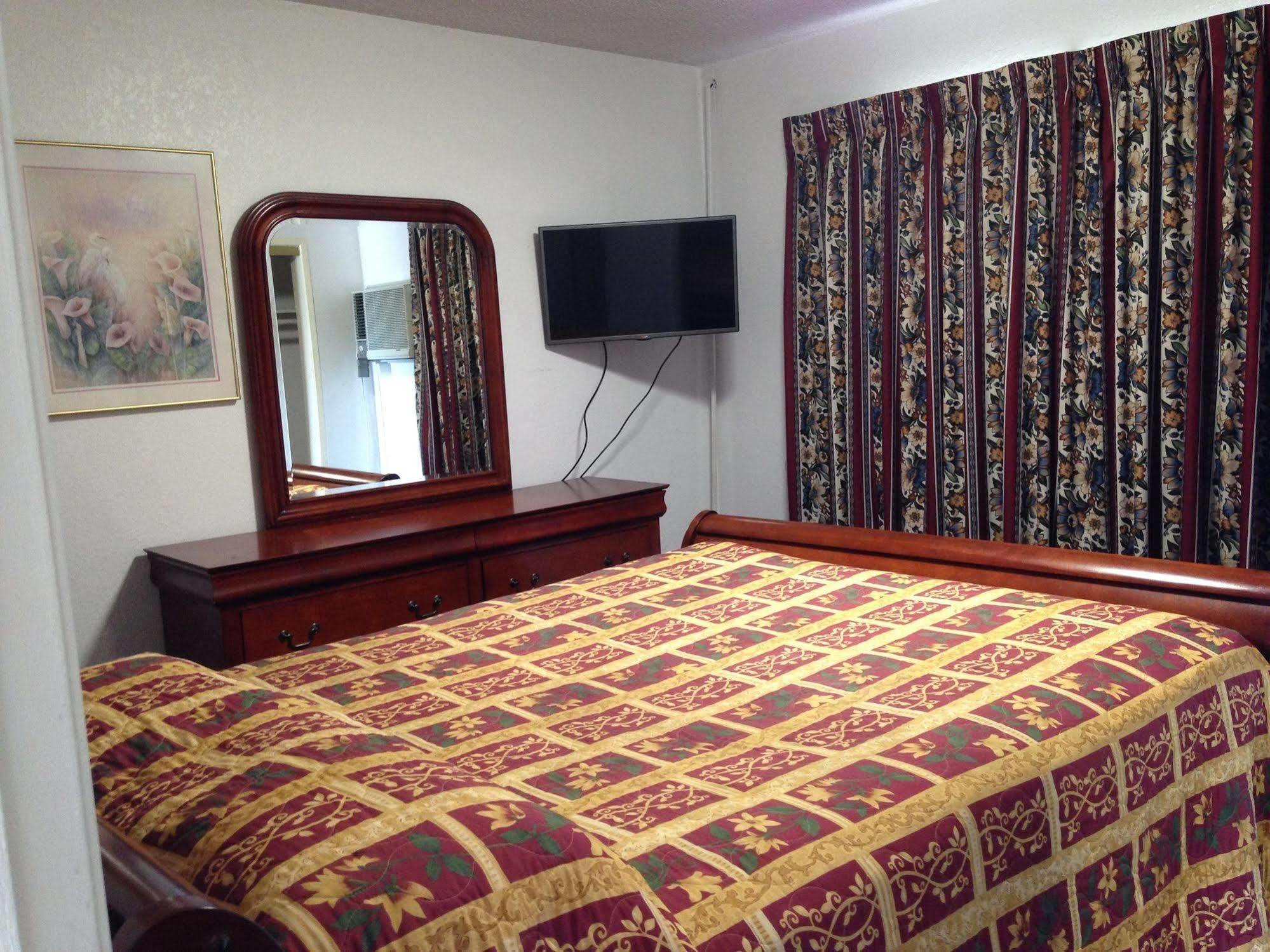 Hotel Super 8 By Wyndham Oceanside Downtown Zewnętrze zdjęcie