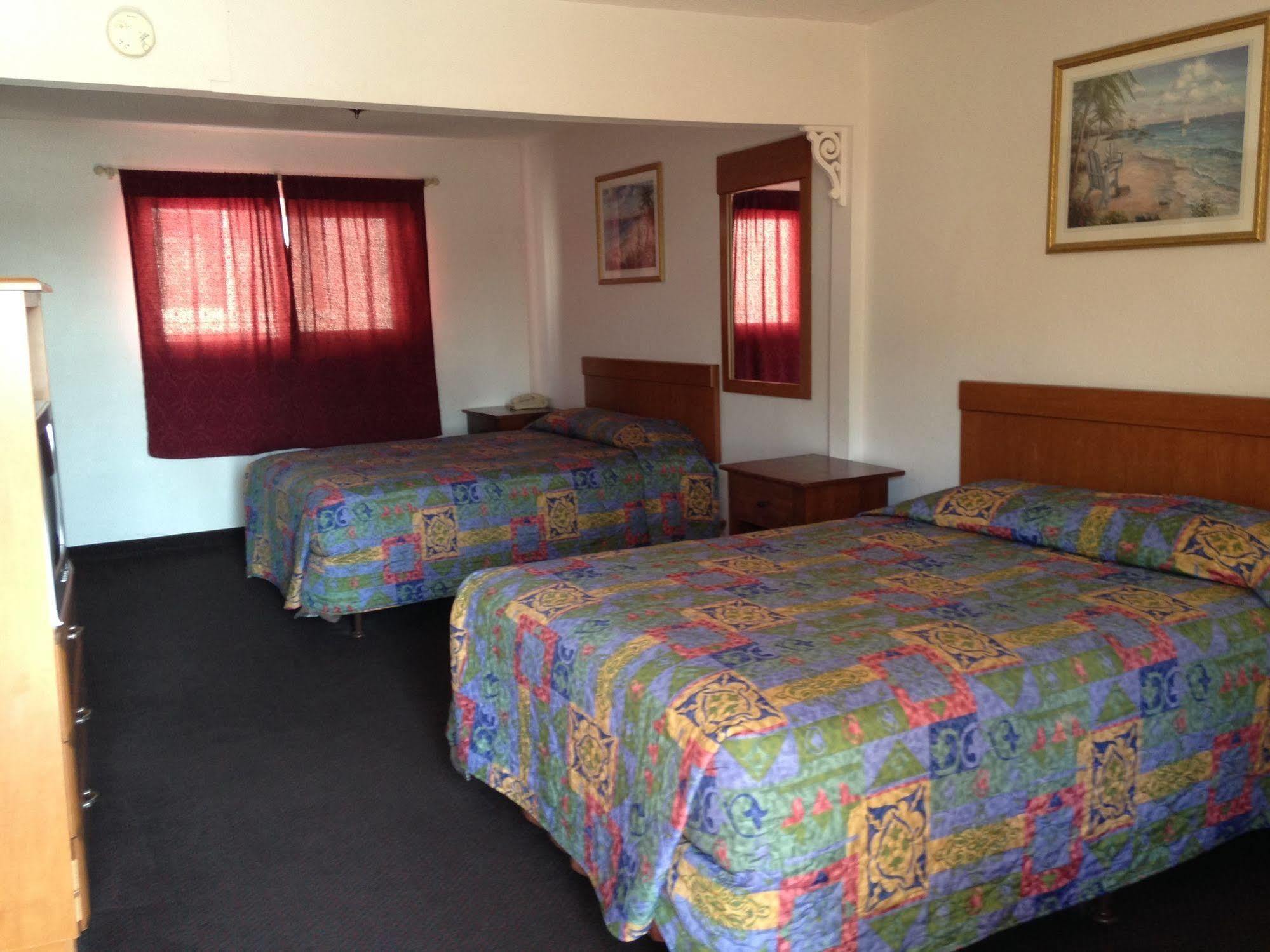 Hotel Super 8 By Wyndham Oceanside Downtown Zewnętrze zdjęcie
